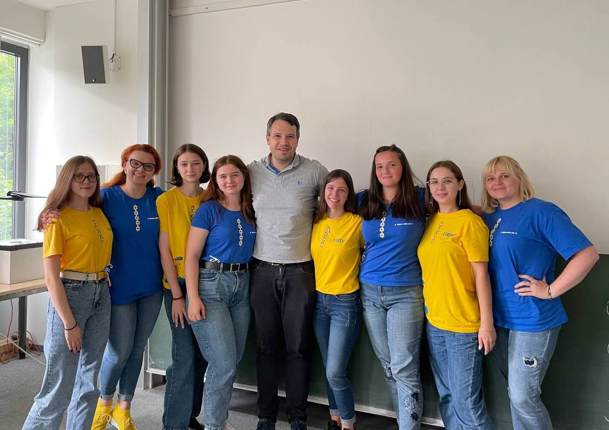 Наша команда на крутому воркшопі з Ніколаєм.